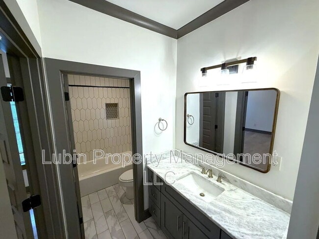 Building Photo - 4948 Wilburn Ave