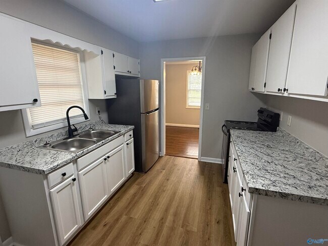 Building Photo - 3218 Fairacres Rd SW