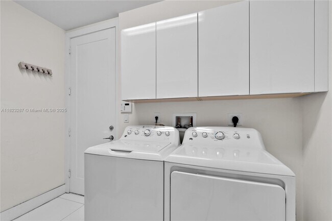 Building Photo - 10334 NW 66th St