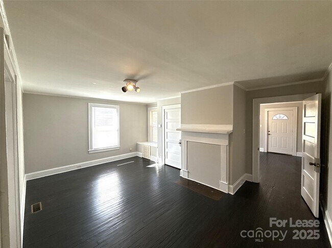 Building Photo - 904 Harrill St