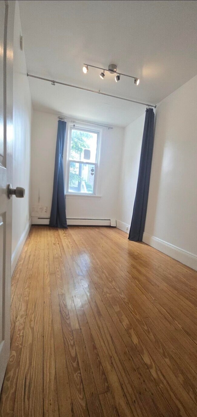 Building Photo - 519 Avenue A