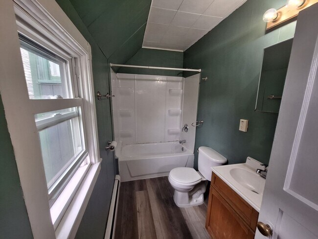 Building Photo - AVAILABLE JUNE - Billings Park Upper Duplex