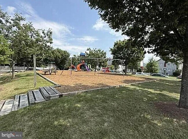 Building Photo - 20240 Macglashan Terrace