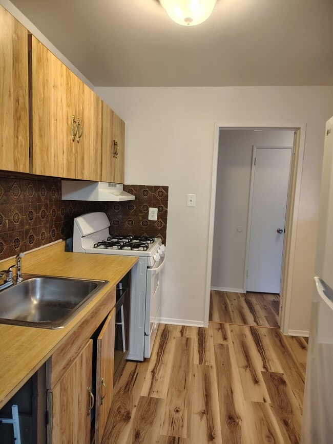 Building Photo - 7208 Donnell Pl