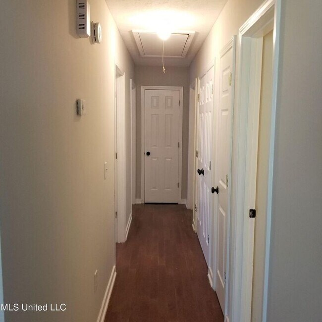 Building Photo - 1537 Chelsea Ln