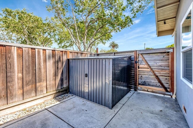 Building Photo - Gorgeous Vibrant Home In Santa Clara