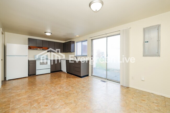 Building Photo - 7560 Mt Hood