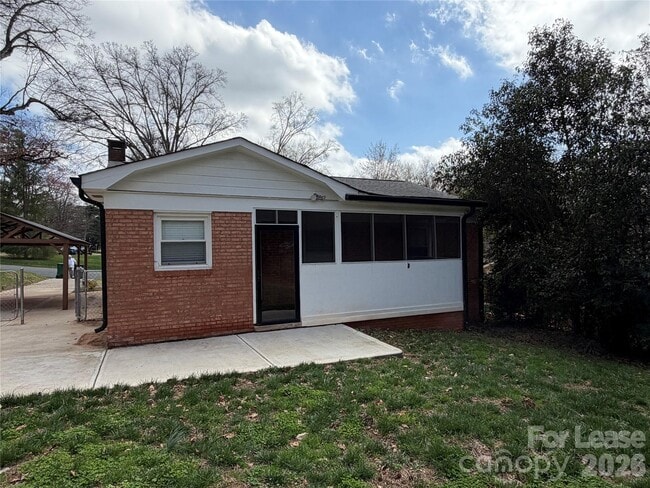 Building Photo - 943 Dudley Dr