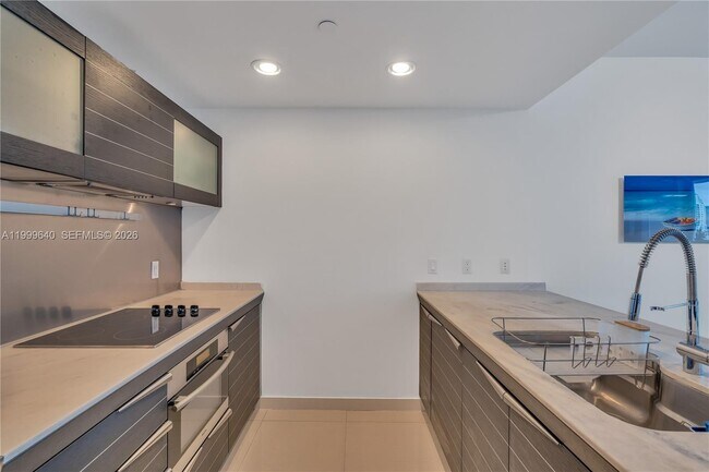 Building Photo - 200 Biscayne Blvd Way