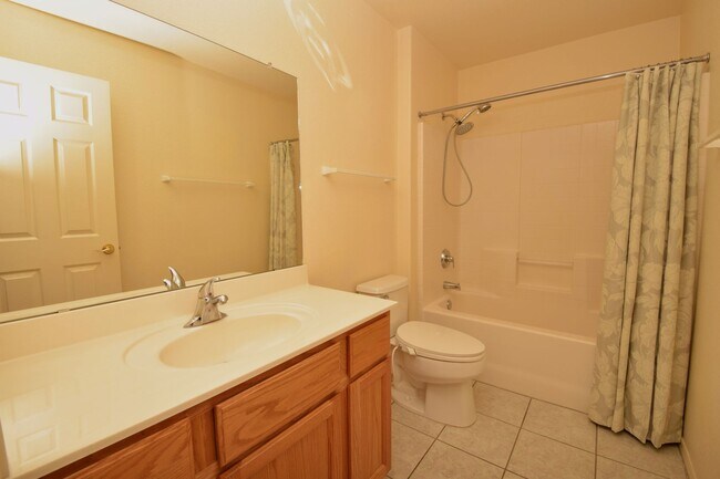 Building Photo - Bright & Open SE Tucson 3 Bed 2 Bath with ...