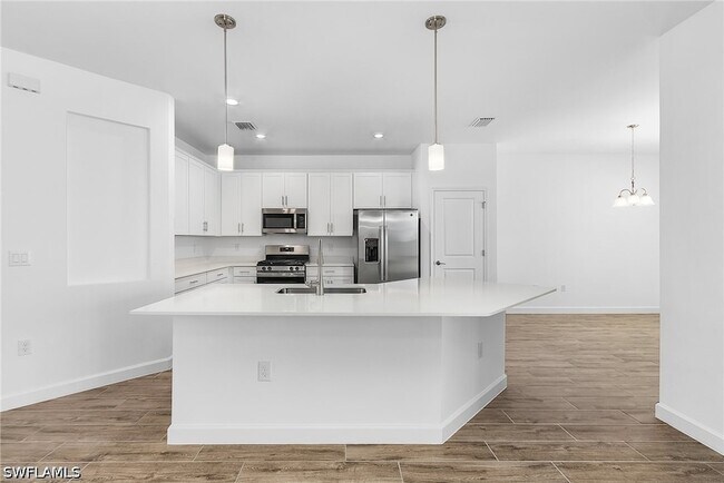 Building Photo - 18312 Ridgeline Dr