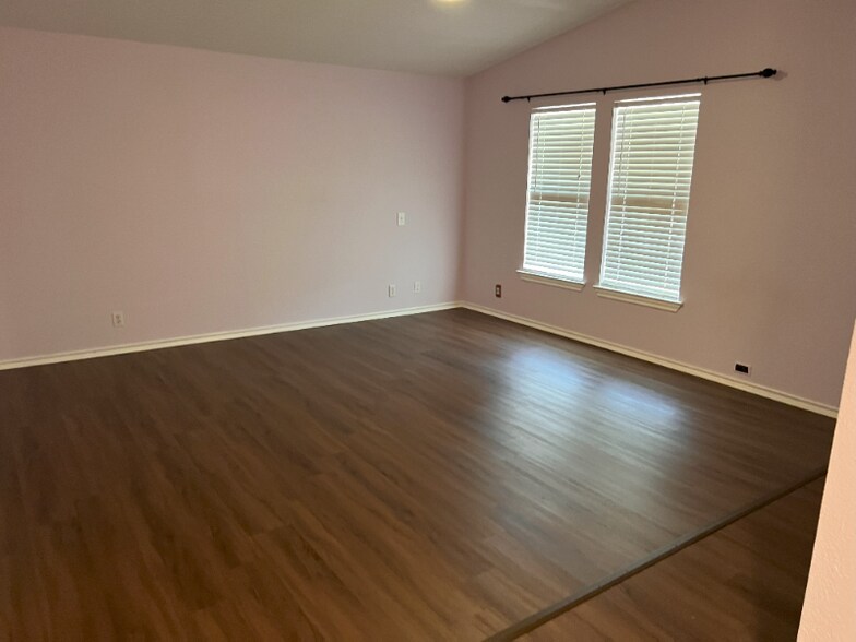 Building Photo - 491 Pine Canyon Dr