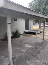 Building Photo - Adorable 2 Bedroom Home!