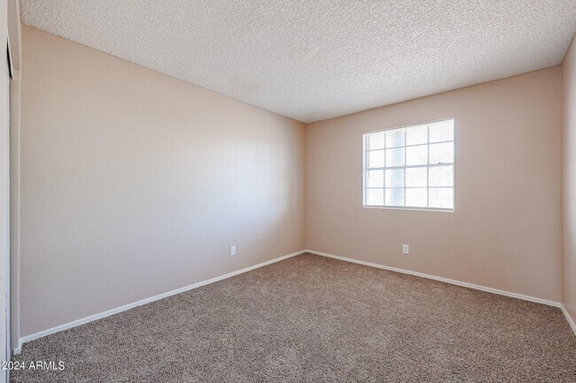 Building Photo - 7119 W Cameron Dr