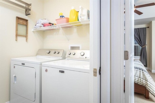 Building Photo - Spacious Townhouse with BONUS THEATER ROOM