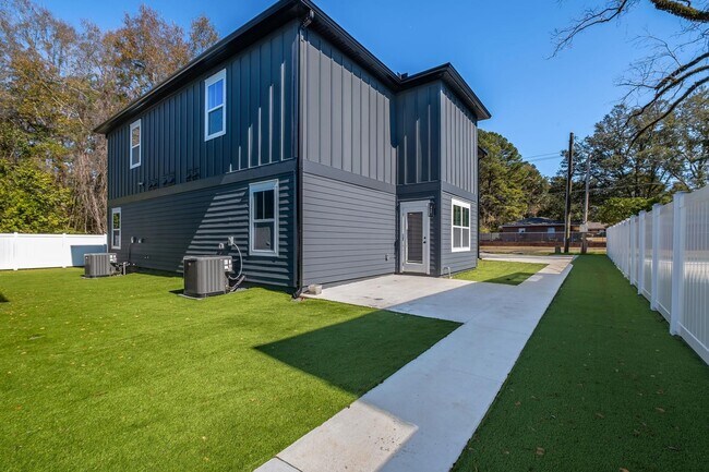 Building Photo - 2022 Trimble Rd