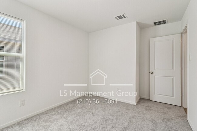 Building Photo - 3618 Amber Glade