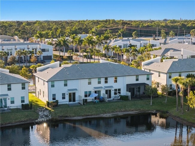 Building Photo - 3931 SE Mentmore Ln