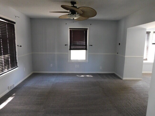 Building Photo - 405 N Washington Ave