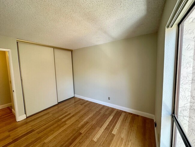 Building Photo - Spacious 2 Bed 2 Bathroom!!