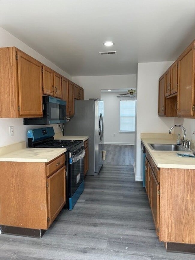Building Photo - 6212 Spring Knoll Dr