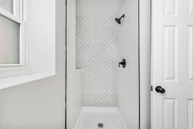 Both baths updated, upstairs has tub/shower, downstairs shower only - 18912 E Kansas Dr