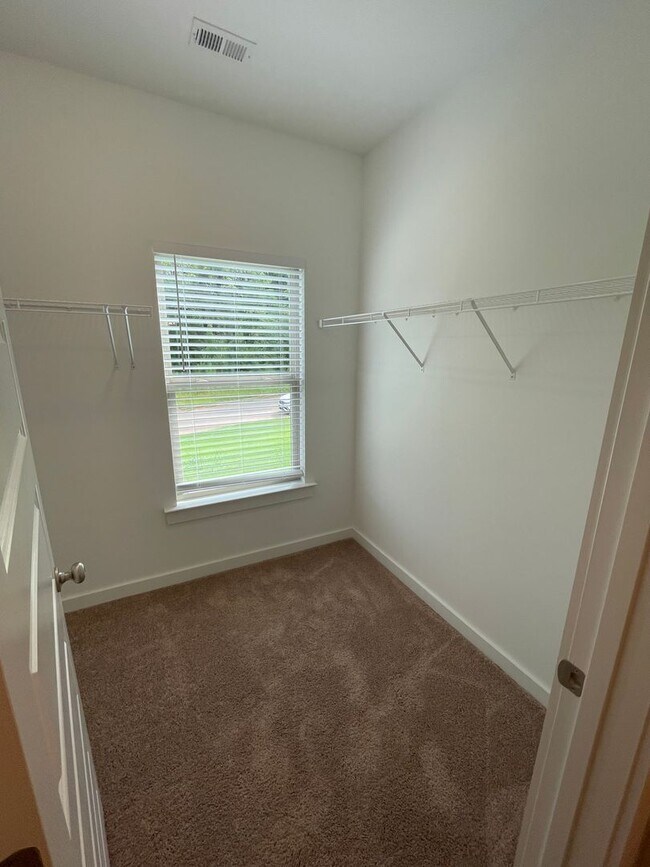 Building Photo - Home for Rent in Weaver, AL!!! View with 4...