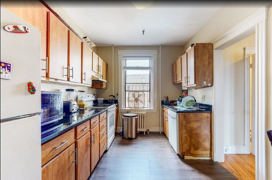 Primary Photo - 6 Sutherland Rd