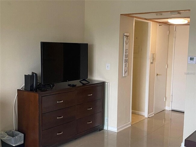 Building Photo - 880 Mandalay Ave