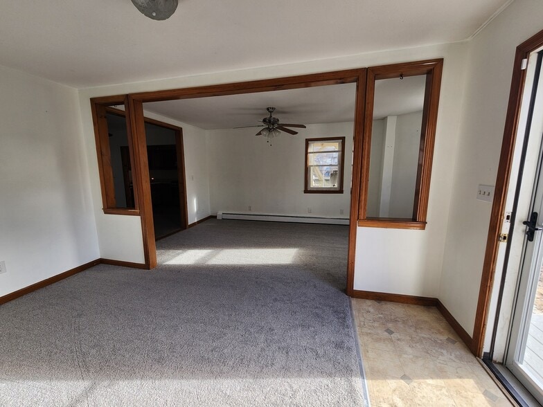 Building Photo - 31 Elm St