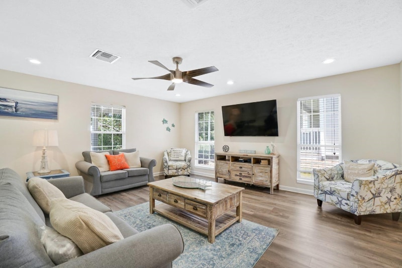 Building Photo - 22609 Sunset Ave