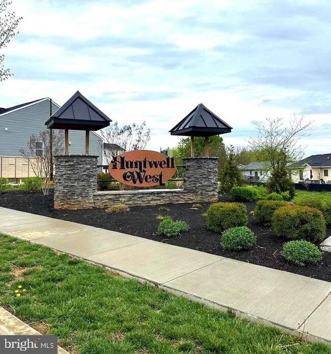 Building Photo - 369 Huntwell W Ave