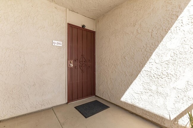 Building Photo - 7350 N Vía Paseo Del Sur