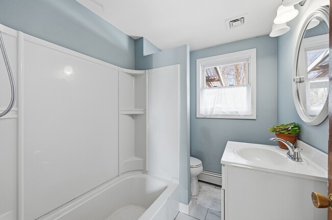 Building Photo - 11 Hillcrest Ave