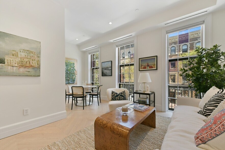 Primary Photo - 112 Charles St