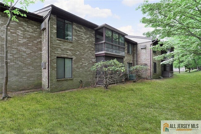 Building Photo - 174 Amberly Dr