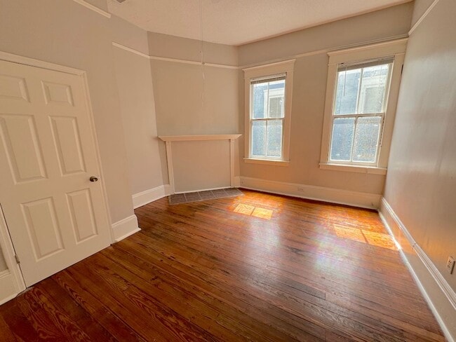 Building Photo - 3 BED | 2 BATH | PRIVATE UPSTAIRS BALCONY | STARLAND