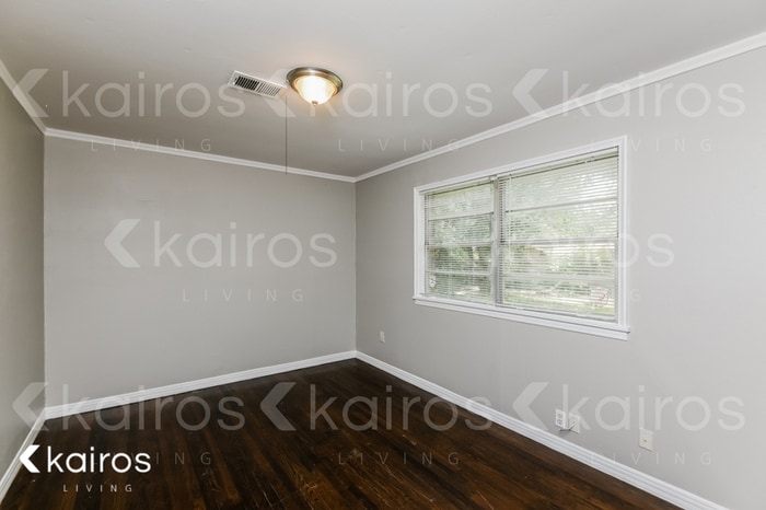 Building Photo - 2106 Skylark Dr