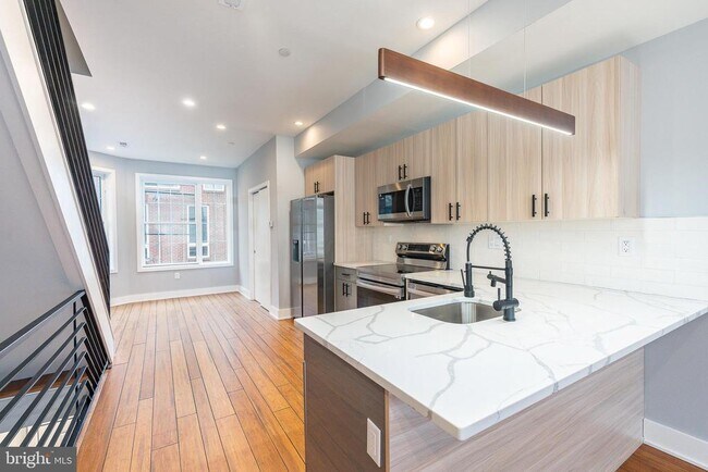 Building Photo - 2821 Livingston St