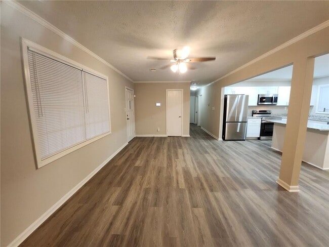 Building Photo - 2830 Knollview Dr