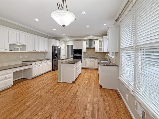 Building Photo - 5910 Westcroft Ln