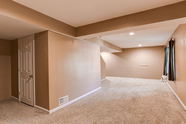 Building Photo - Three bedroom two bath townhome