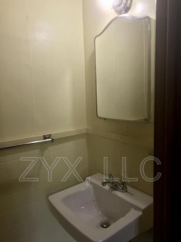 Building Photo - 412 N 34th St