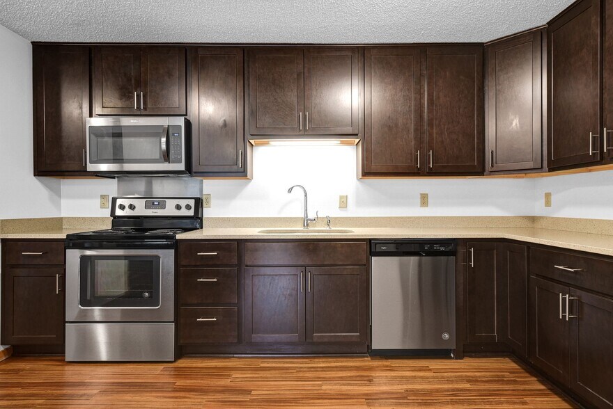 Oaks Lincoln Apartments 5200 Lincoln Dr Edina MN 55436 Apartment Finder