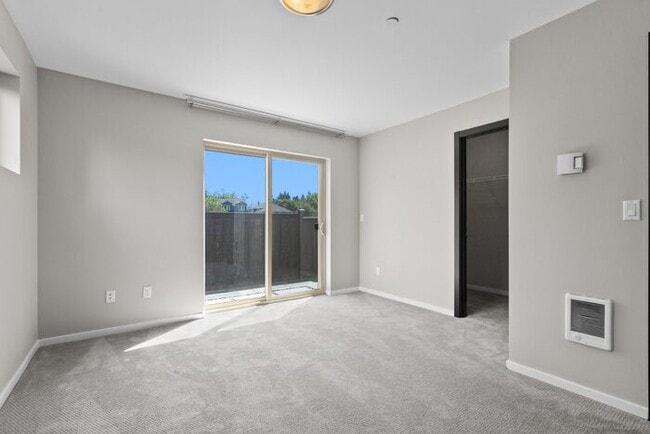 Building Photo - Air Conditioned Judkins Parkside Townhome ...