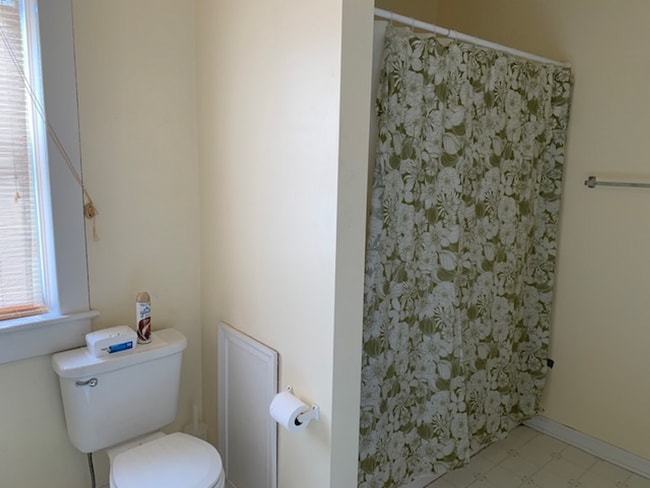 Building Photo - 215 N Lewis St