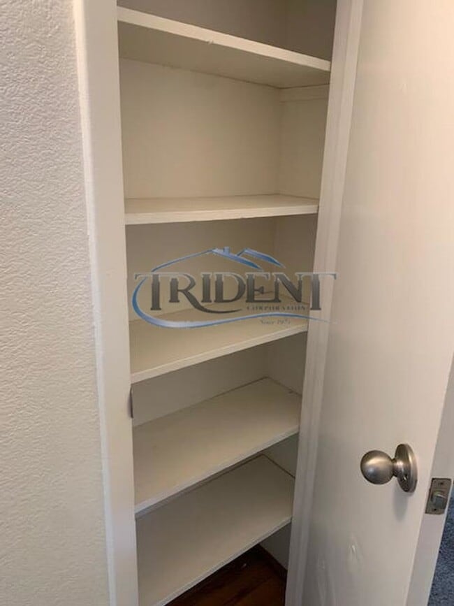 Building Photo - This is a cute updated 3 bedroom 2 bath house