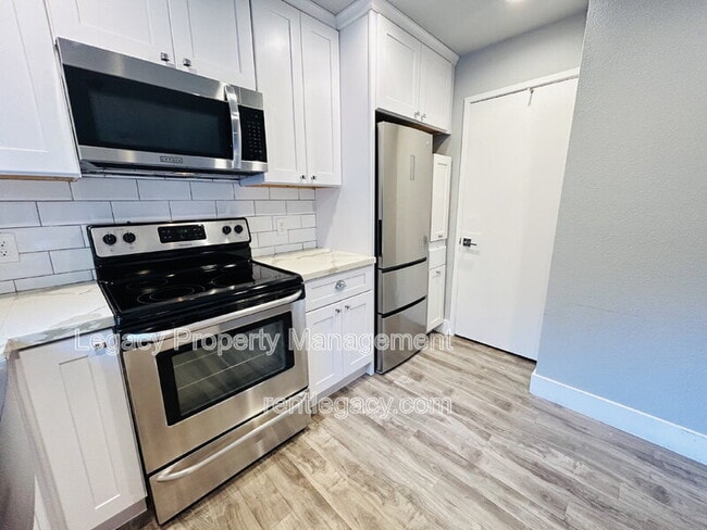 Building Photo - 134 Hartnell Pl