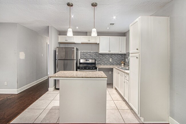 Building Photo - 9414 Rosehaven Dr