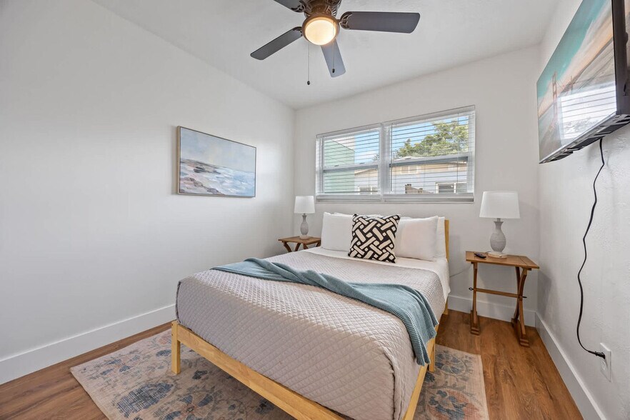 Building Photo - 489 Seacrest Ave